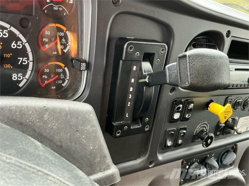 Freightliner M2 106 4x2 Van Truck (Inoperable) Umpikorikuorma-autot