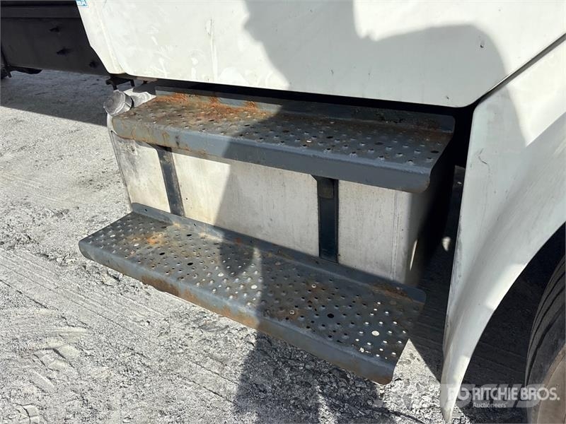 Freightliner M2 106 4x2 Van Truck Box body trucks