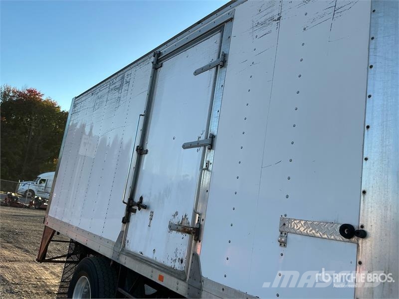 Freightliner M2 106 4x2 Van Truck Furgons