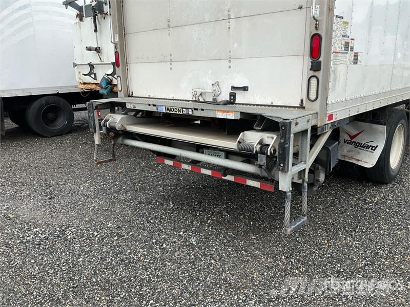 Freightliner M2 106 4x2 Van Truck Kapali kasa kamyonlar