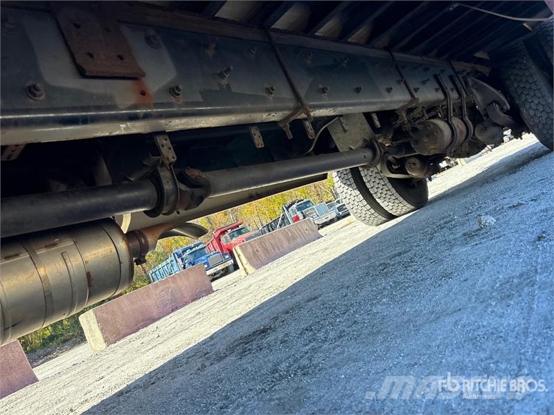 Freightliner M2 106 4x2 Moving Extended Cab Van Truck Фургони