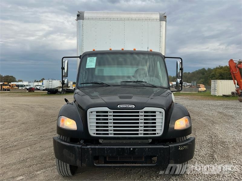 Freightliner M2 106 4x2 Van Truck Dobozos teherautók