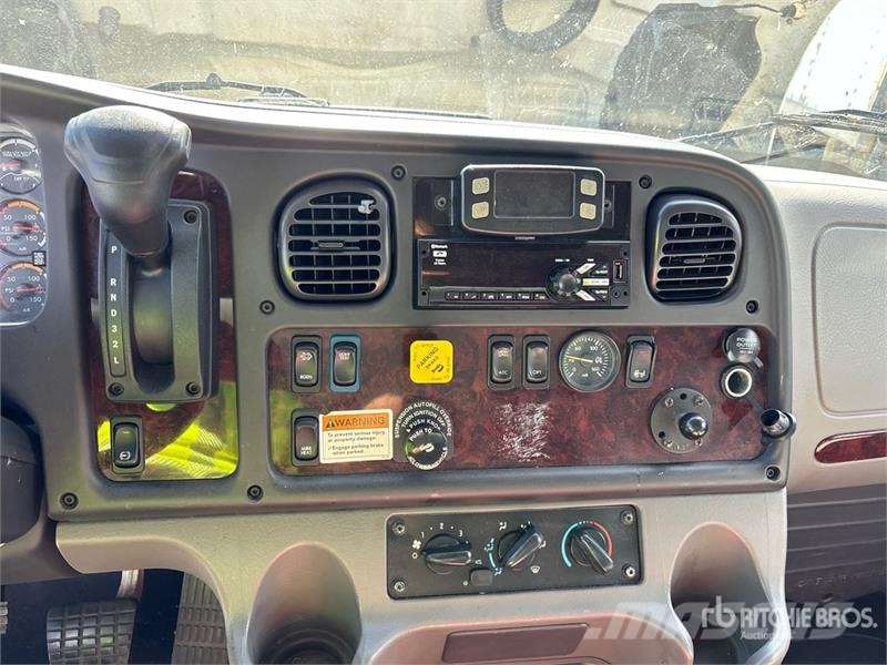 Freightliner M2 106 4x2 Van Truck Box trucks