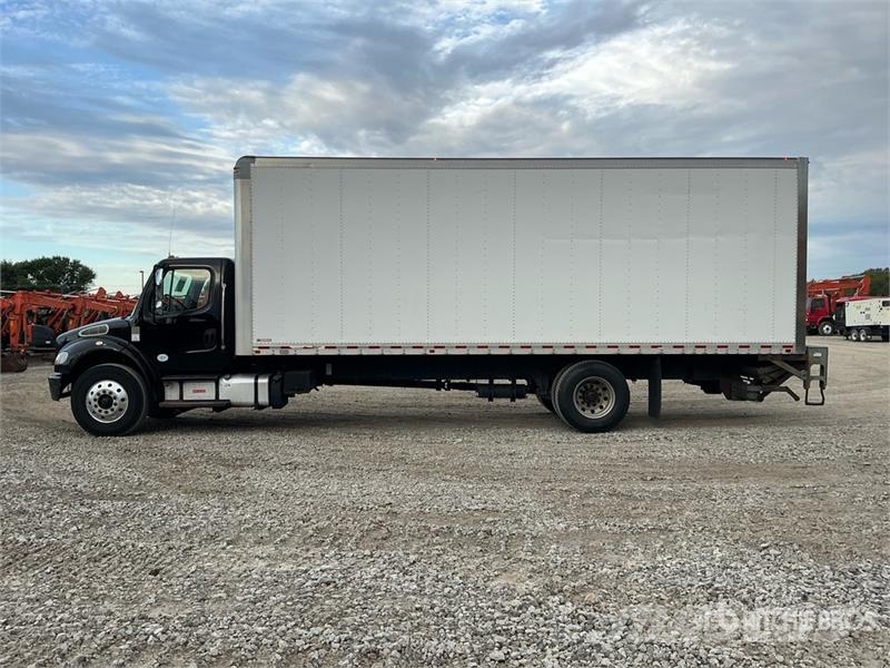 Freightliner M2 106 4x2 Van Truck Dobozos teherautók