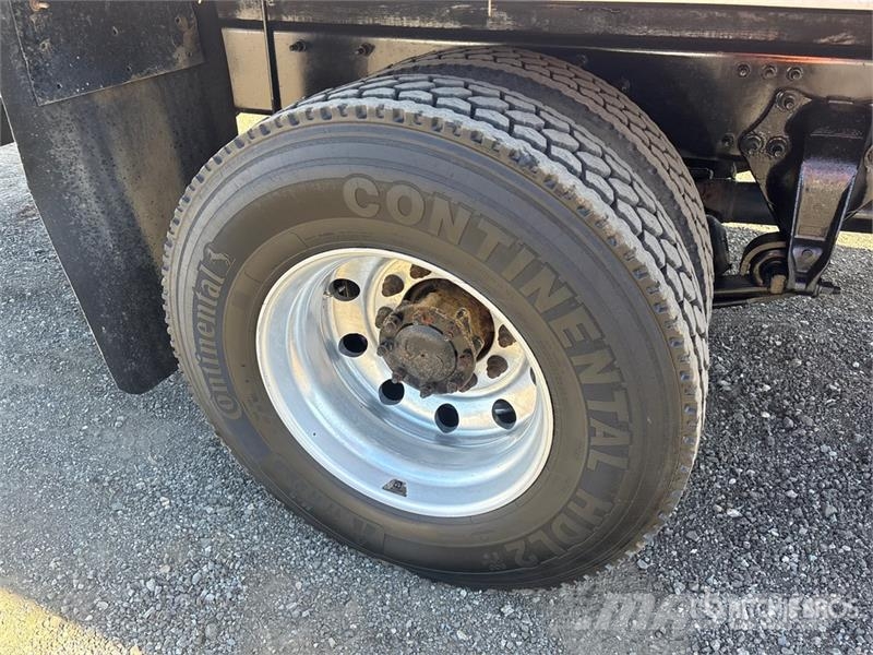 Freightliner M2 106 4x2 Van Truck Furgons