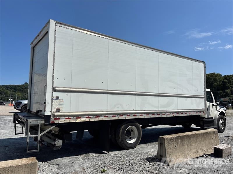 Freightliner M2 106 4x2 Van Truck Skriňová nadstavba