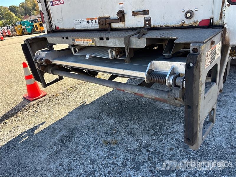 Freightliner M2 106 4x2 Van Truck 厢式货车