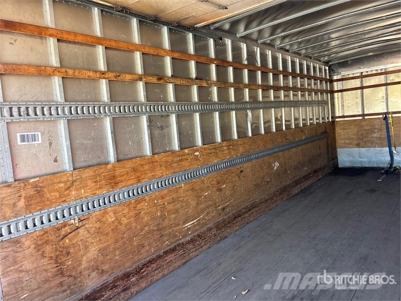 Freightliner M2 106 4x2 Van Truck شاحنات ذات هيكل صندوقي