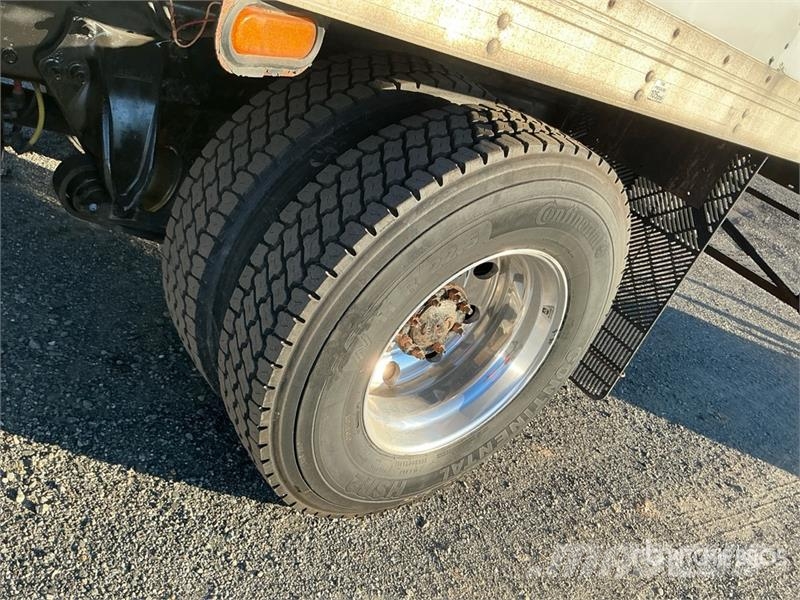 Freightliner M2 106 4x2 Van Truck Furgons