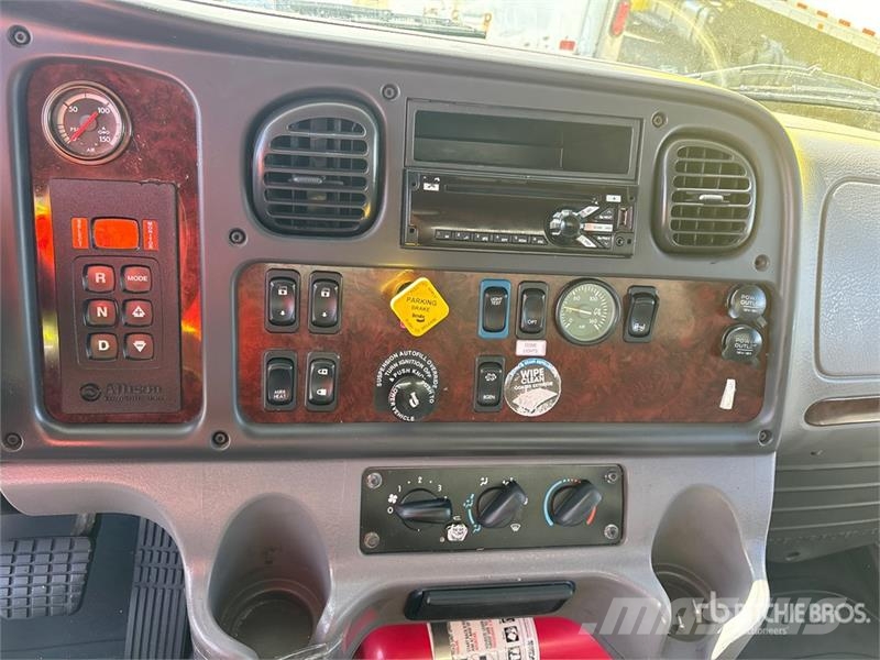 Freightliner M2 106 4x2 Van Truck Furgons