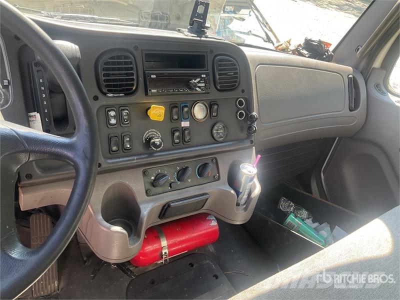 Freightliner M2 106 4x2 Van Truck Φορτηγά Κόφα
