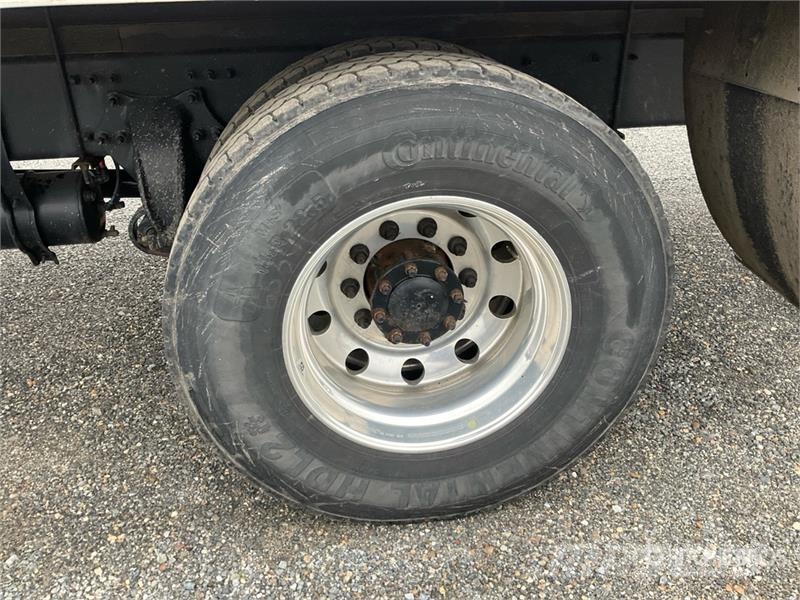 Freightliner M2 106 4x2 Van Truck Camion cassonati