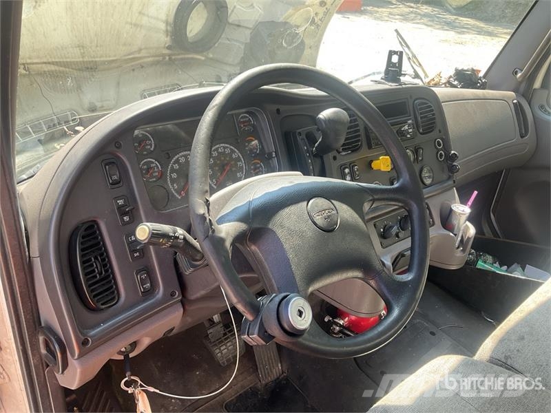 Freightliner M2 106 4x2 Van Truck Φορτηγά Κόφα