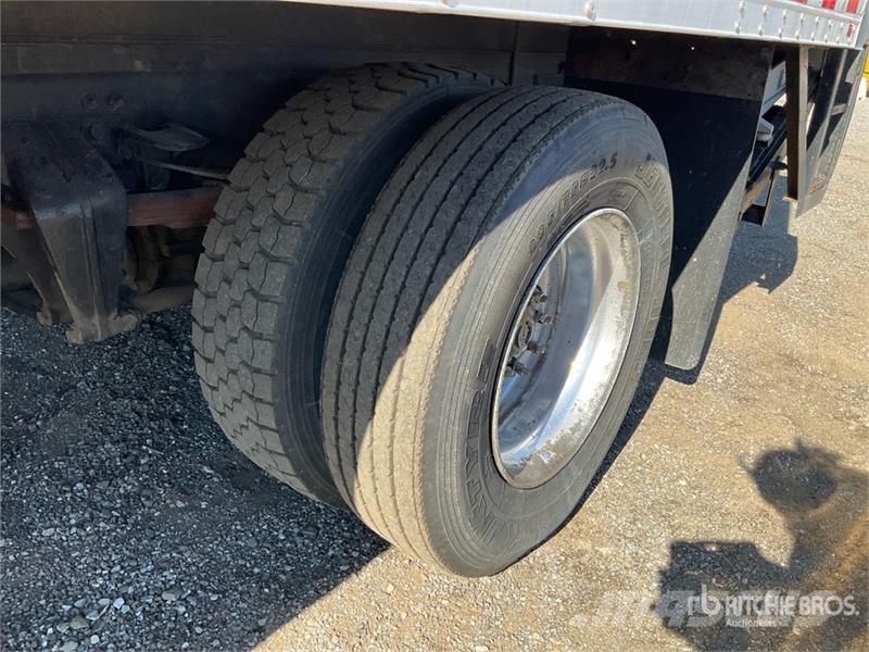 Freightliner M2 106 4x2 Van Truck Каросерии