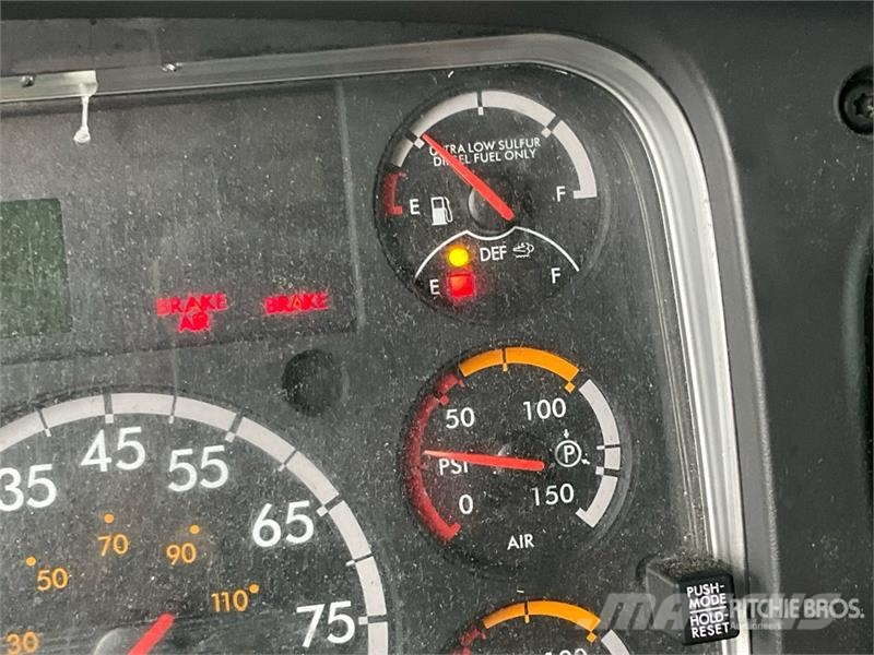 Freightliner M2 106 4x2 Van Truck Kapali kasa kamyonlar