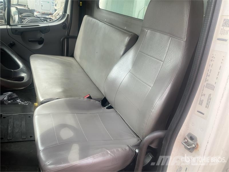 Freightliner M2 106 4x2 Van Truck (Inoperable) Samochody ciężarowe ze skrzynią zamkniętą