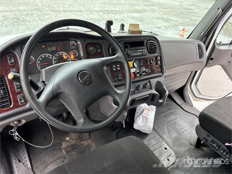 Freightliner M2 106 4x2 Extended Cab Tow Truck Hinausautot