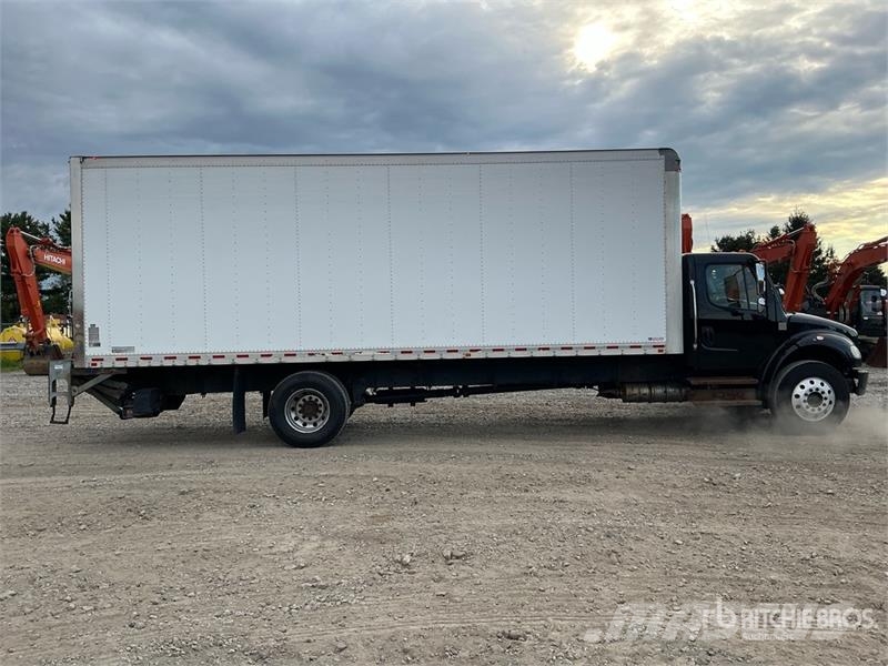 Freightliner M2 106 4x2 Van Truck Dobozos teherautók