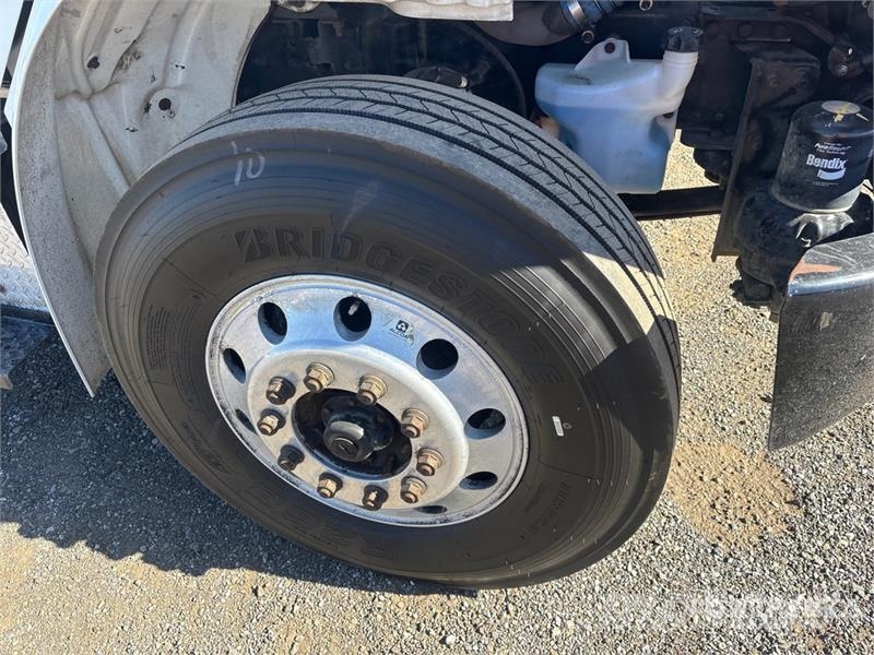 Freightliner M2 106 4x2 Van Truck Furgons