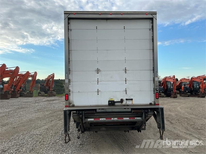 Freightliner M2 106 4x2 Van Truck Dobozos teherautók