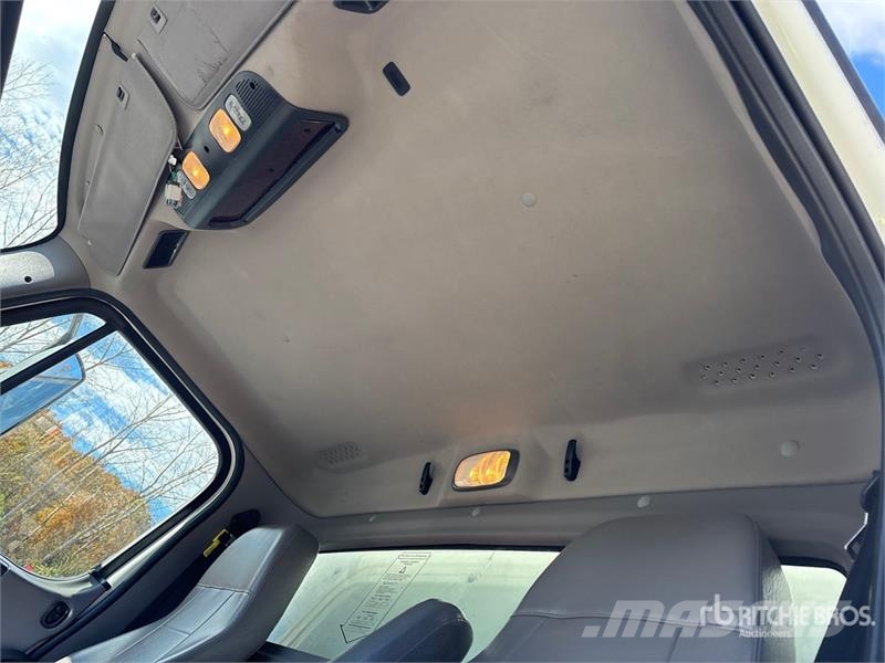 Freightliner M2 106 4x2 Van Truck Box trucks