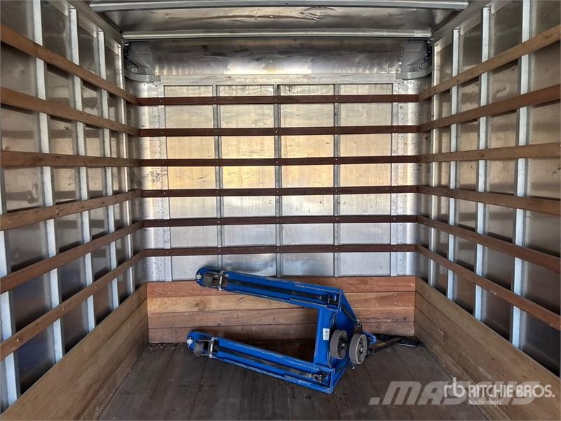 Freightliner M2 106 4x2 Van Truck Furgons