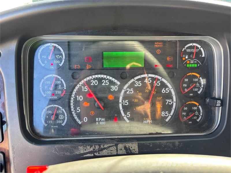 Freightliner M2 106 4x2 Moving Extended Cab Van Truck Фургони