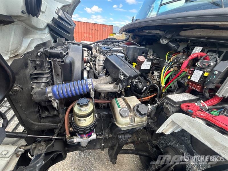 Freightliner M2 106 4x2 Van Truck Camion Fourgon