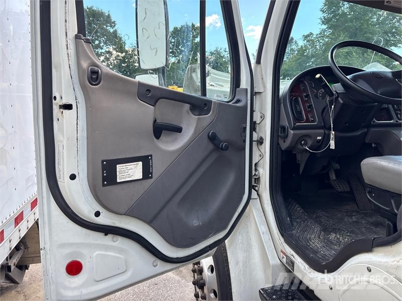 Freightliner M2 106 4x2 Van Truck (Inoperable) Kapali kasa kamyonlar