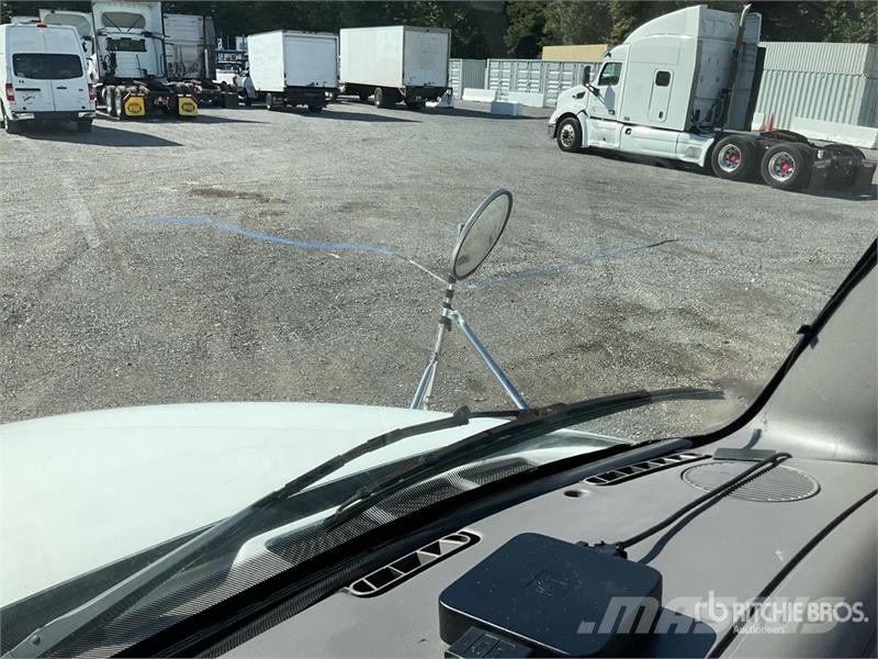 Freightliner M2 106 4x2 Van Truck Каросерии
