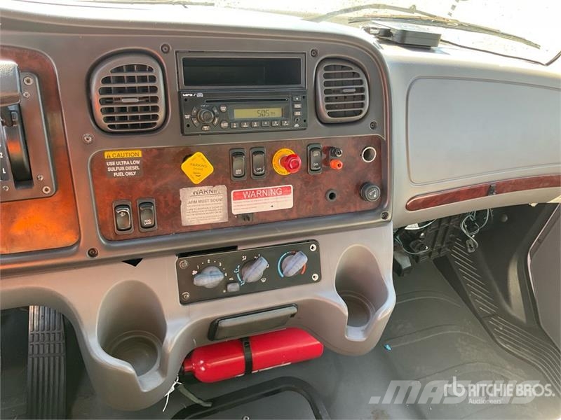 Freightliner M2 106 4x2 Van Truck Каросерии