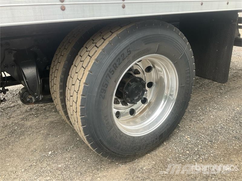 Freightliner M2 106 4x2 Van Truck Каросерии