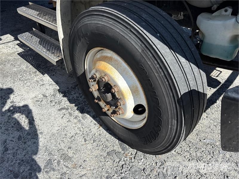Freightliner M2 106 4x2 Van Truck Box trucks