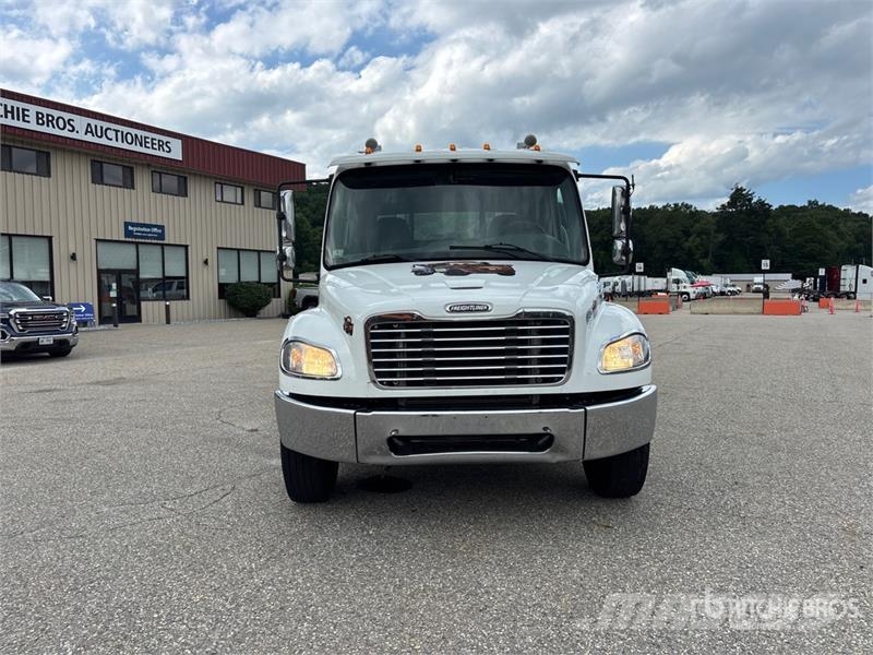 Freightliner M2 106 4x2 Extended Cab Tow Truck Hinausautot