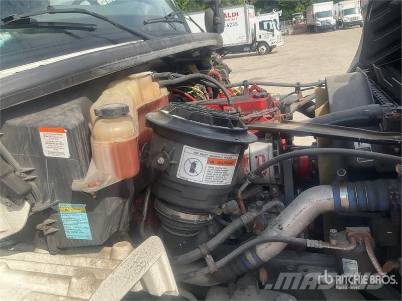 Freightliner M2 106 4x2 Van Truck (Inoperable) Samochody ciężarowe ze skrzynią zamkniętą
