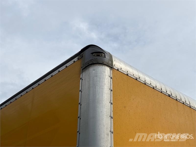 Freightliner M2 106 4x2 Van Truck Box trucks