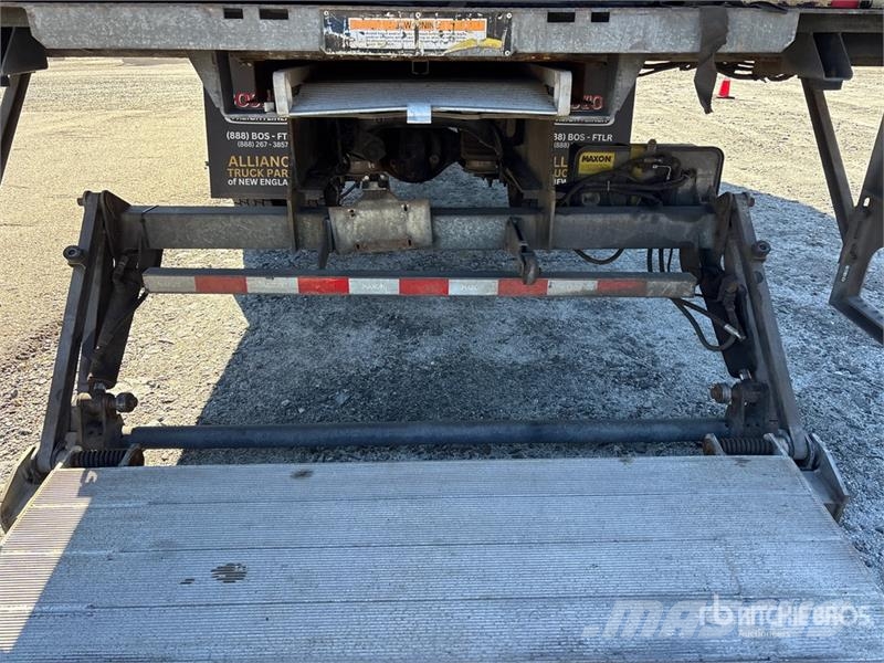 Freightliner M2 106 4x2 Van Truck 厢式货车