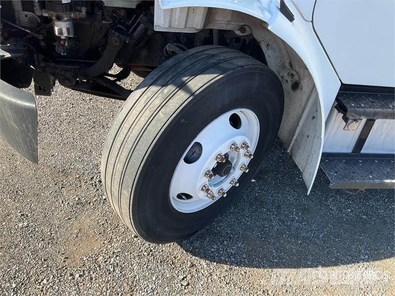 Freightliner M2 106 4x2 Van Truck Каросерии