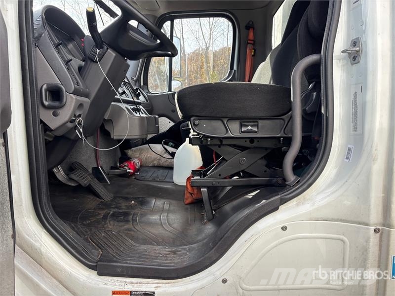 Freightliner M2 106 4x2 Van Truck Box body trucks