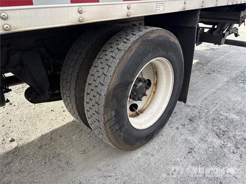Freightliner M2 106 4x2 Van Truck Skříňová nástavba