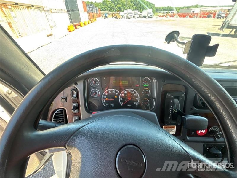 Freightliner M2 106 4x2 Van Truck Каросерии
