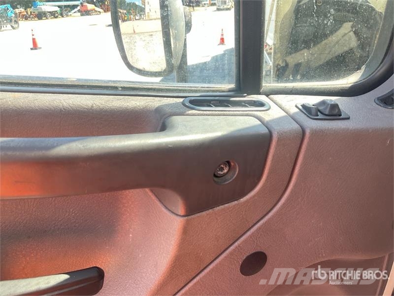 Freightliner M2 106 4x2 Van Truck Φορτηγά Κόφα