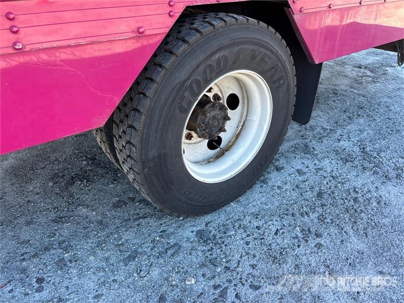 Freightliner M2 106 4x2 Moving Extended Cab Van Truck Фургони