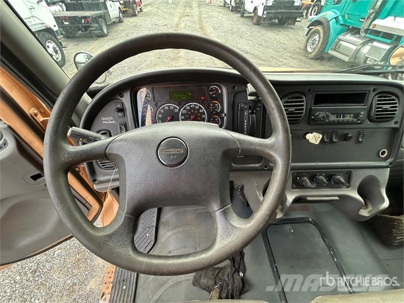 Freightliner M2 106 4x2 Van Truck Camion Fourgon