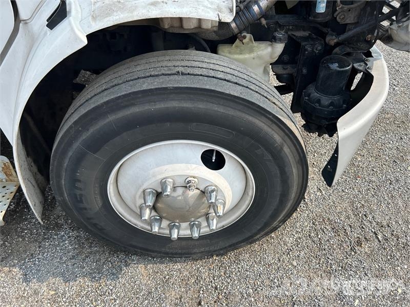 Freightliner M2 106 4x2 Van Truck Furgons