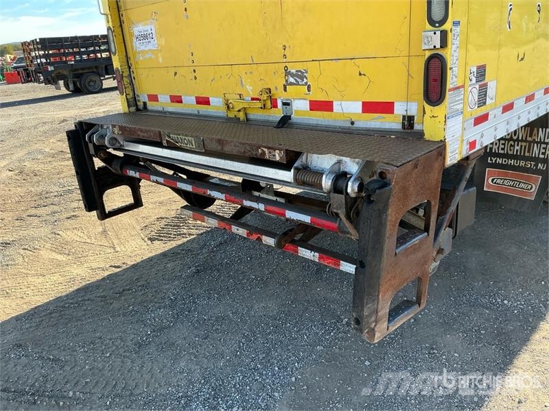 Freightliner M2 106 4x2 Van Truck Sanduk kamioni