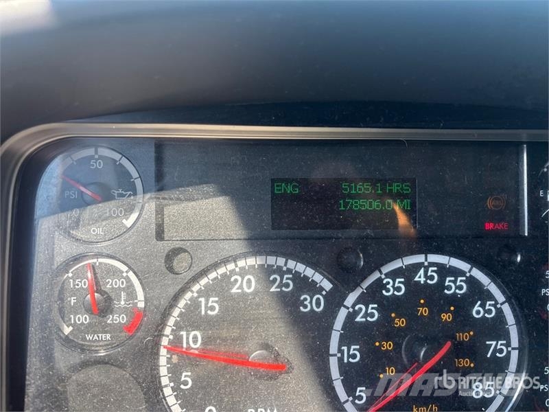 Freightliner M2 106 4x2 Van Truck (Inoperable) Camion cassonati