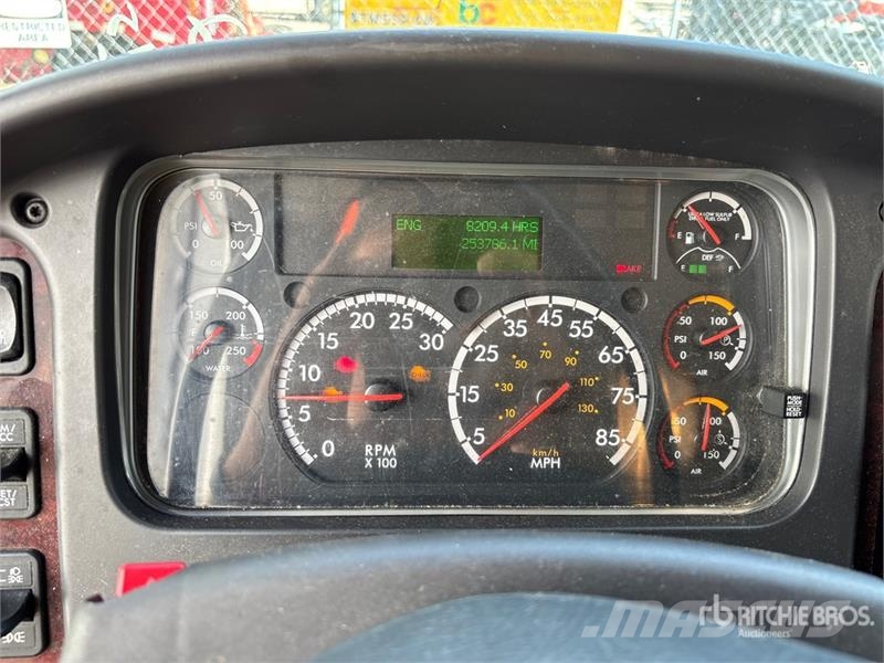 Freightliner M2 106 4x2 Van Truck (Inoperable) Kapali kasa kamyonlar