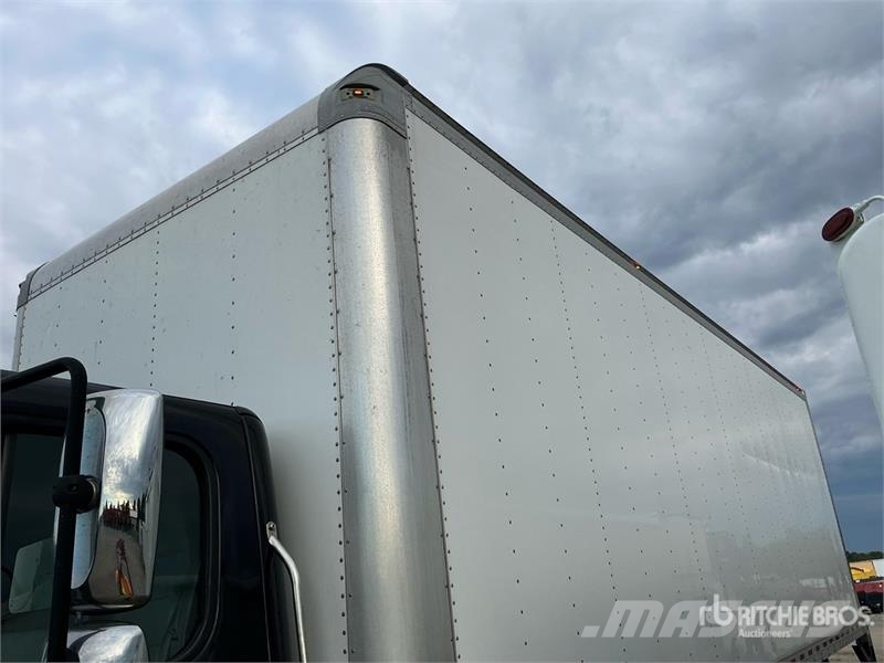 Freightliner M2 106 4x2 Van Truck Dobozos teherautók
