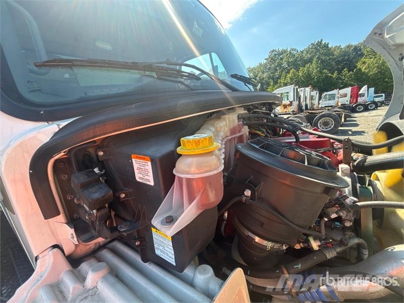 Freightliner M2 106 4x2 Van Truck (Inoperable) Camion cassonati